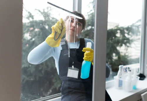Nettoyage de vitres intérieures et extérieures à Bréau-Mars